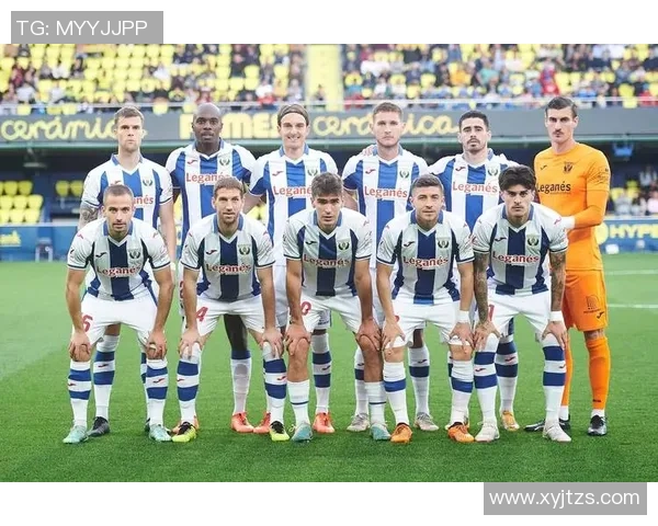 成都足球队与广州足球队赛后状态分析与复盘探讨